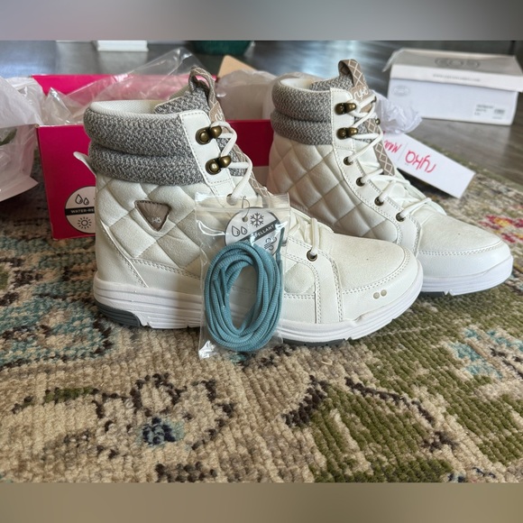 Ryka Aurora Quilted Snow
Boots - Picture 1 of 9